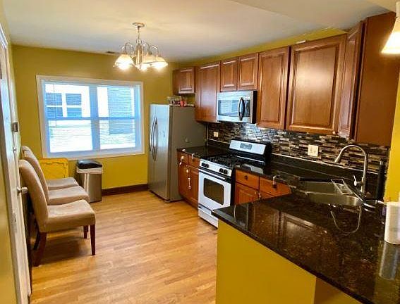 3rd image of 6421 N Damen Ave APT 1E