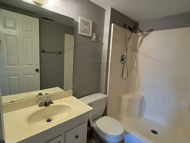 808 Center St #201 — Photo 12