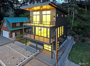 578 Sundin Dr, Camano Island, WA 98282