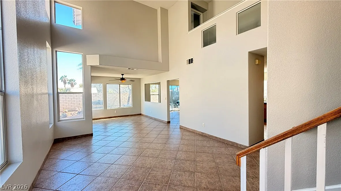 4 bed, 3.0 bath, 1829 sqft, $2,000 — Photo 3