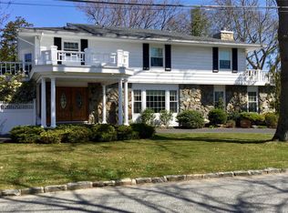 61 Bay Dr, Massapequa, NY 11758