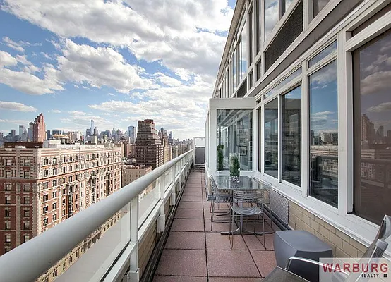 Sold by Warburg | media 28