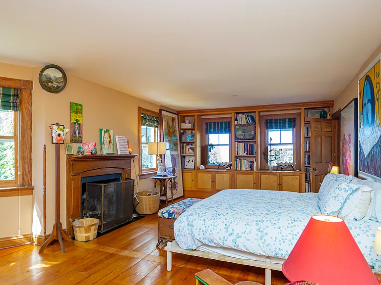 57 Jobs Ln — Photo 6