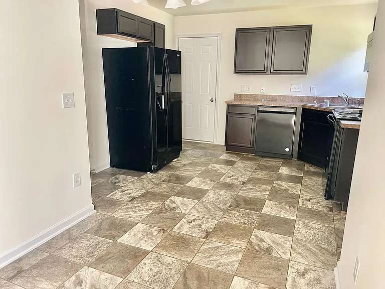 948 Brentwood Park Ln — Photo 3