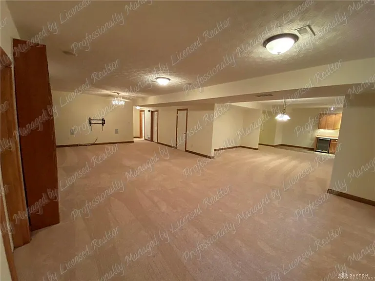 6353 Charlotte Ct — Photo 35