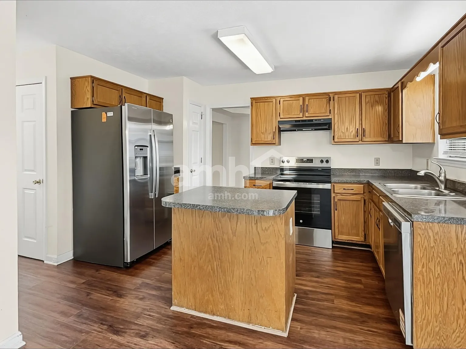 4 bed, 2.5 bath, 2074 sqft, $2,485 — Photo 3