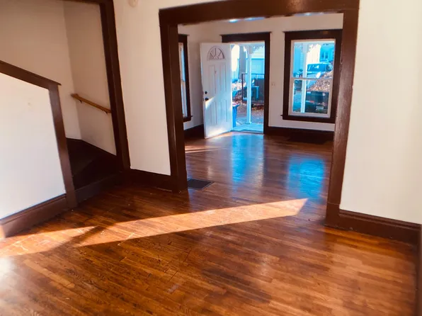 221 Carrier St NE, Grand Rapids, MI 49505