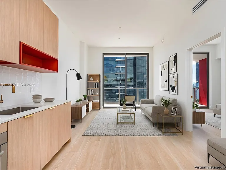 90 NE 32nd St #Penthouse 1106 — Photo 4