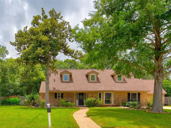 5109 Oak Ct, Dickinson, TX 77539