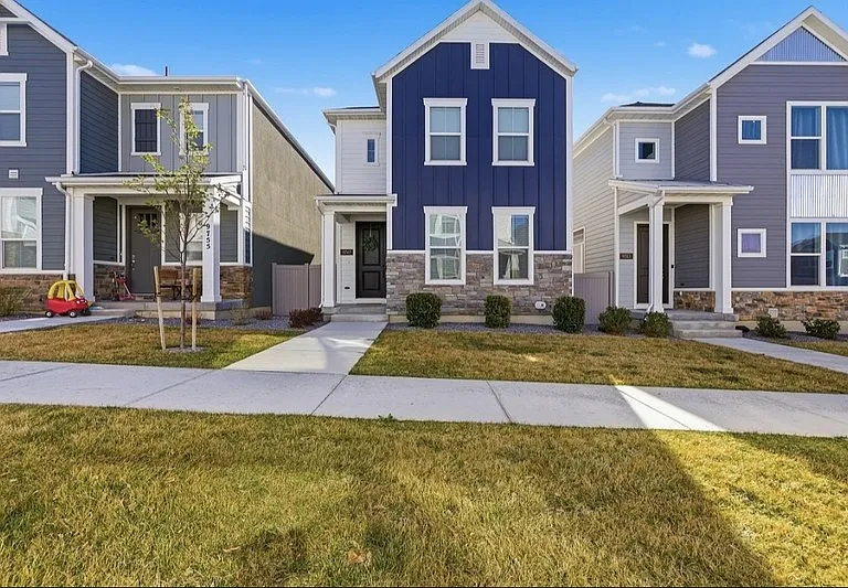 9747 N Ashgrove Ln — Photo 1