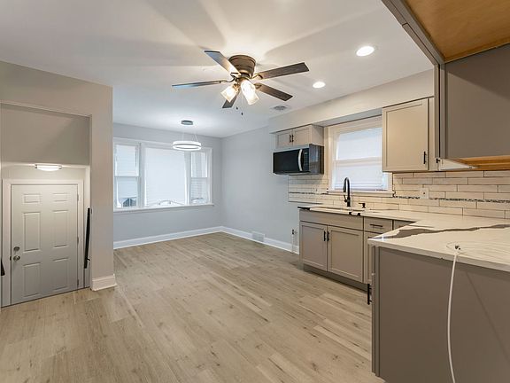 4th image of 1295 Hirsch Ave