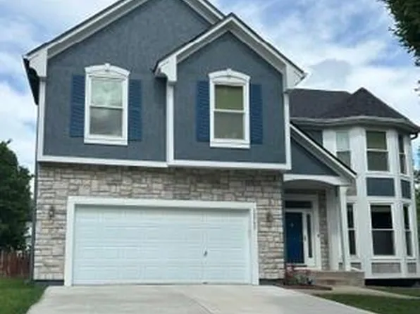 15727 S Widmer St, Olathe, KS 66062