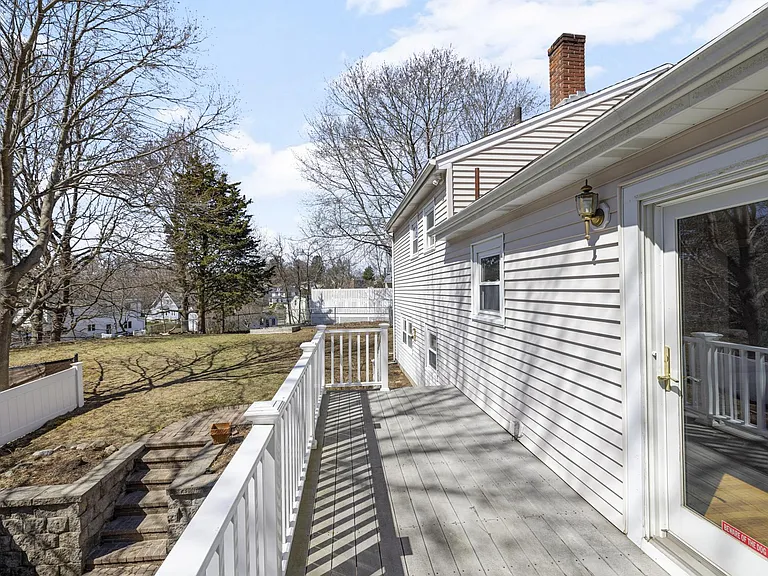 160 Ravenswood Rd — Photo 27
