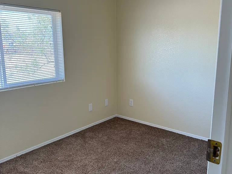 1554 N Guam St #1 — Photo 8
