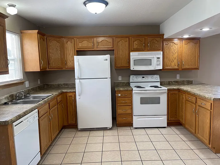 5550-5596 N White St — Photo 5