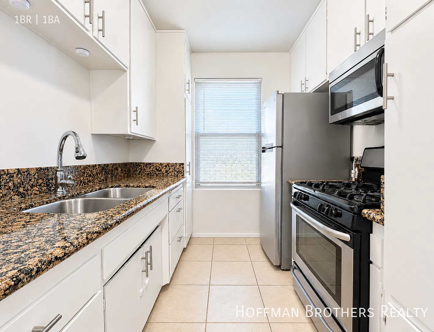 **1 Month Free** Spacious 1 Bedroom with Large Closets, Ceiling Fans, Parking Available & In Walk... — Photo 2