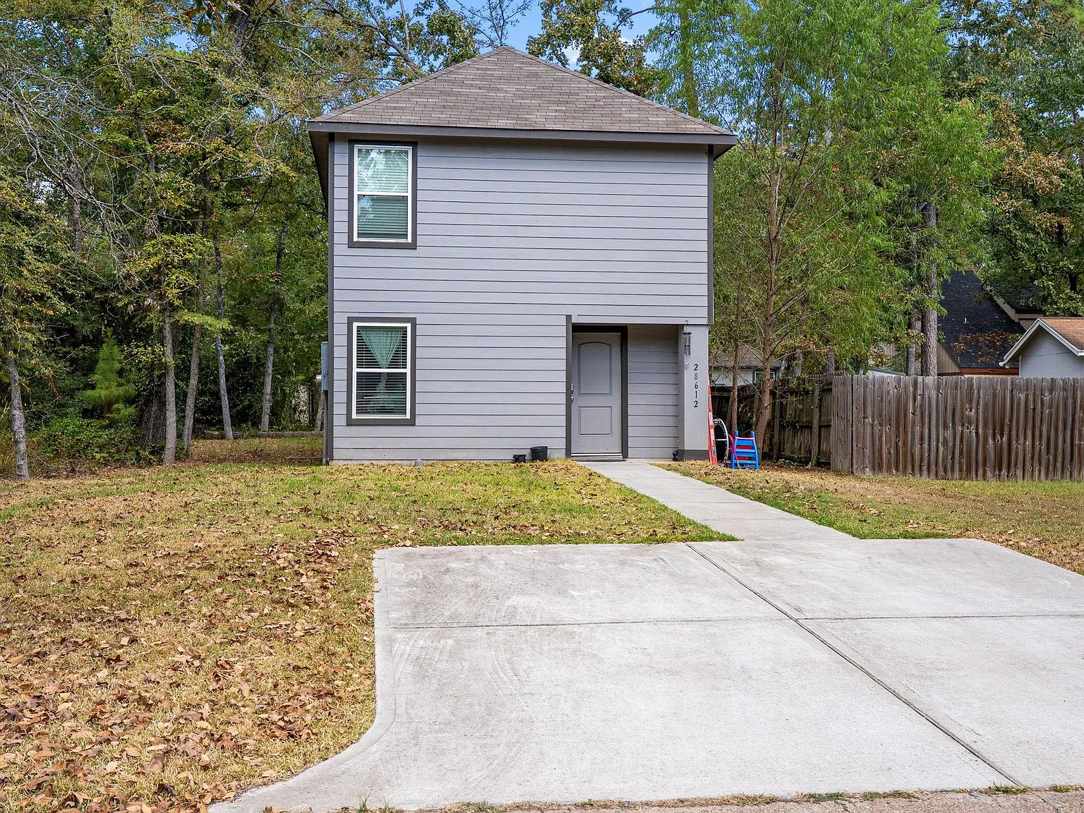 2 bed, 1.5 bath, 932 sqft, $1,300 — Photo 1