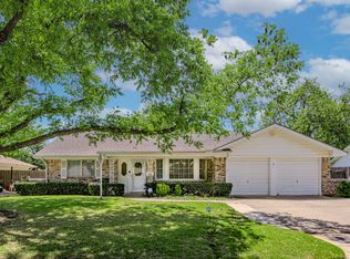 5016 Emerald Lake Dr, Fort Worth, TX 76103