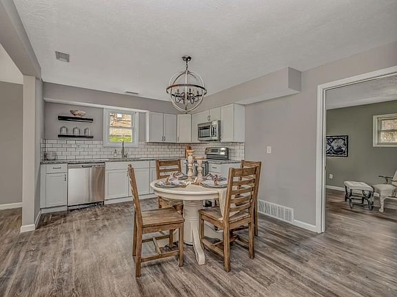 3rd image of 1776 Amarillo Dr