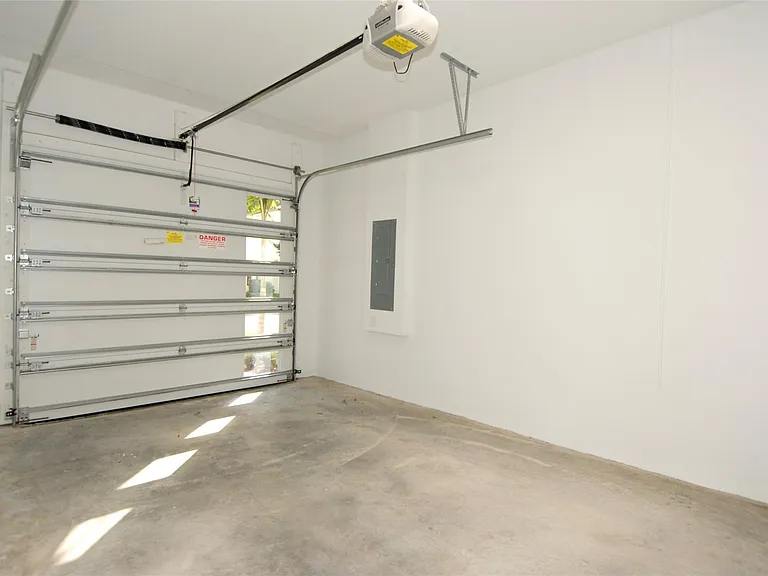 1435 SW 23rd St — Photo 30