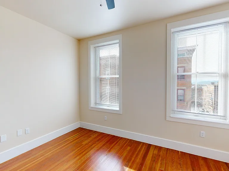 100 E Clifton Ave — Photo 11