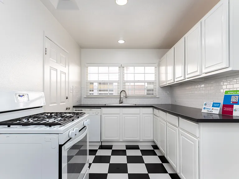 4283 Tujunga Ave — Photo 8