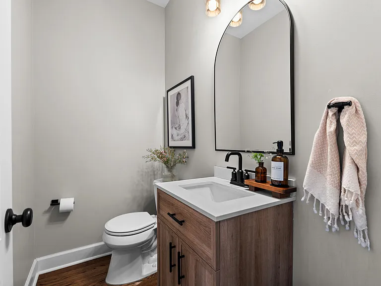 819 Irving Ave — Photo 34