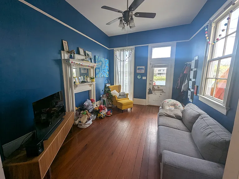 938 Moss St — Photo 3