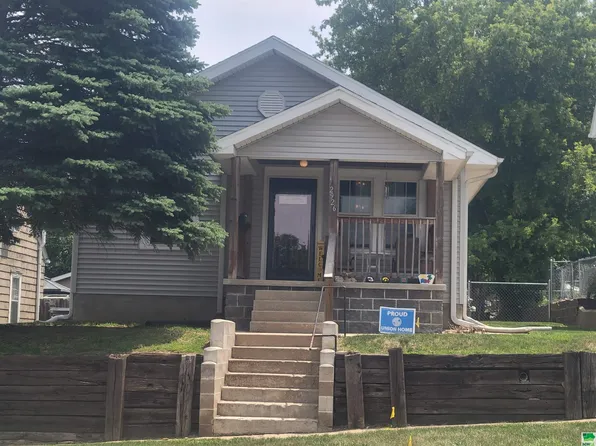 2926 Pierce St, Sioux City, IA 51104
