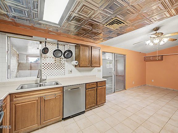 4th image of 7145 W INDIANOLA Avenue
