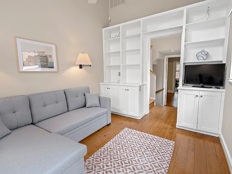 716 S Hanover St — Photo 15