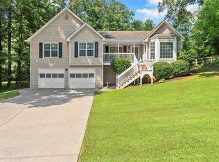 15 Miners Point SE, Acworth, GA 30102