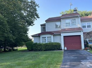 5 Norfolk Ct, Coram, NY 11727