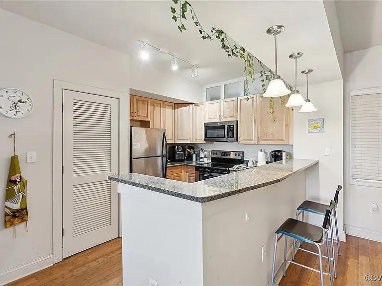 1333 W Broad St #511 — Photo 2