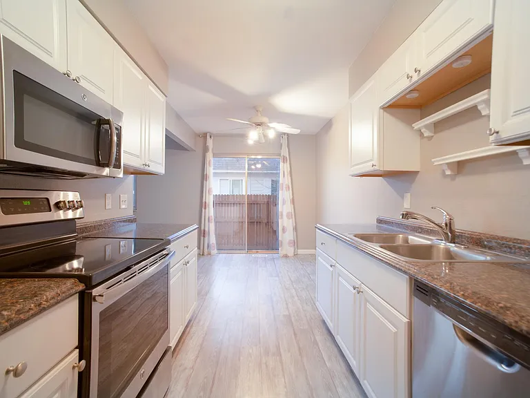 9845 Orangewood Dr — Photo 10