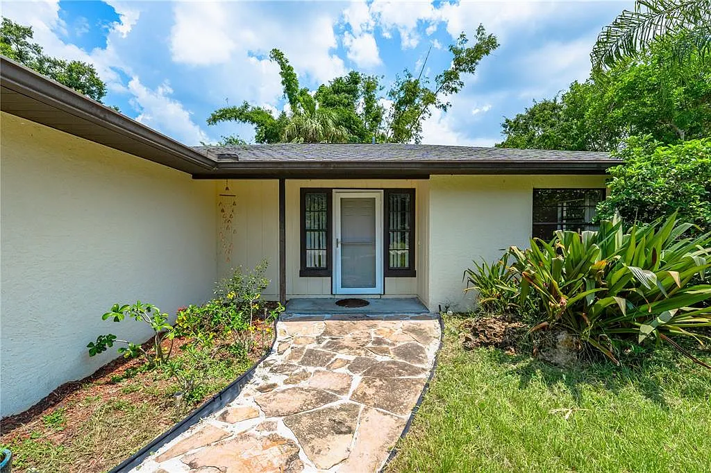 3 bed, 2.0 bath, 1290 sqft, $2,500 — Photo 3
