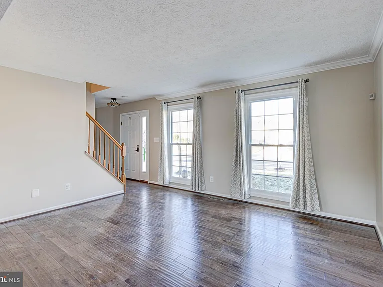 7925 Carriage Dr — Photo 8