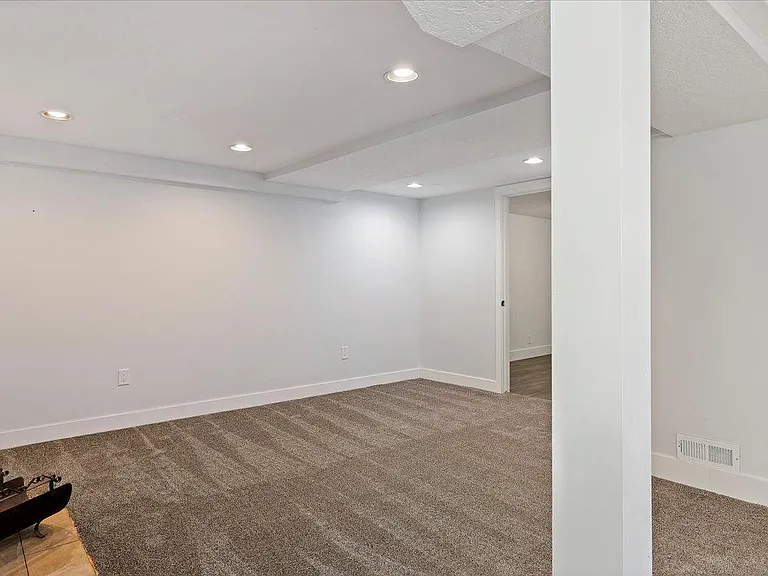 3940 Evelyn Rd — Photo 19