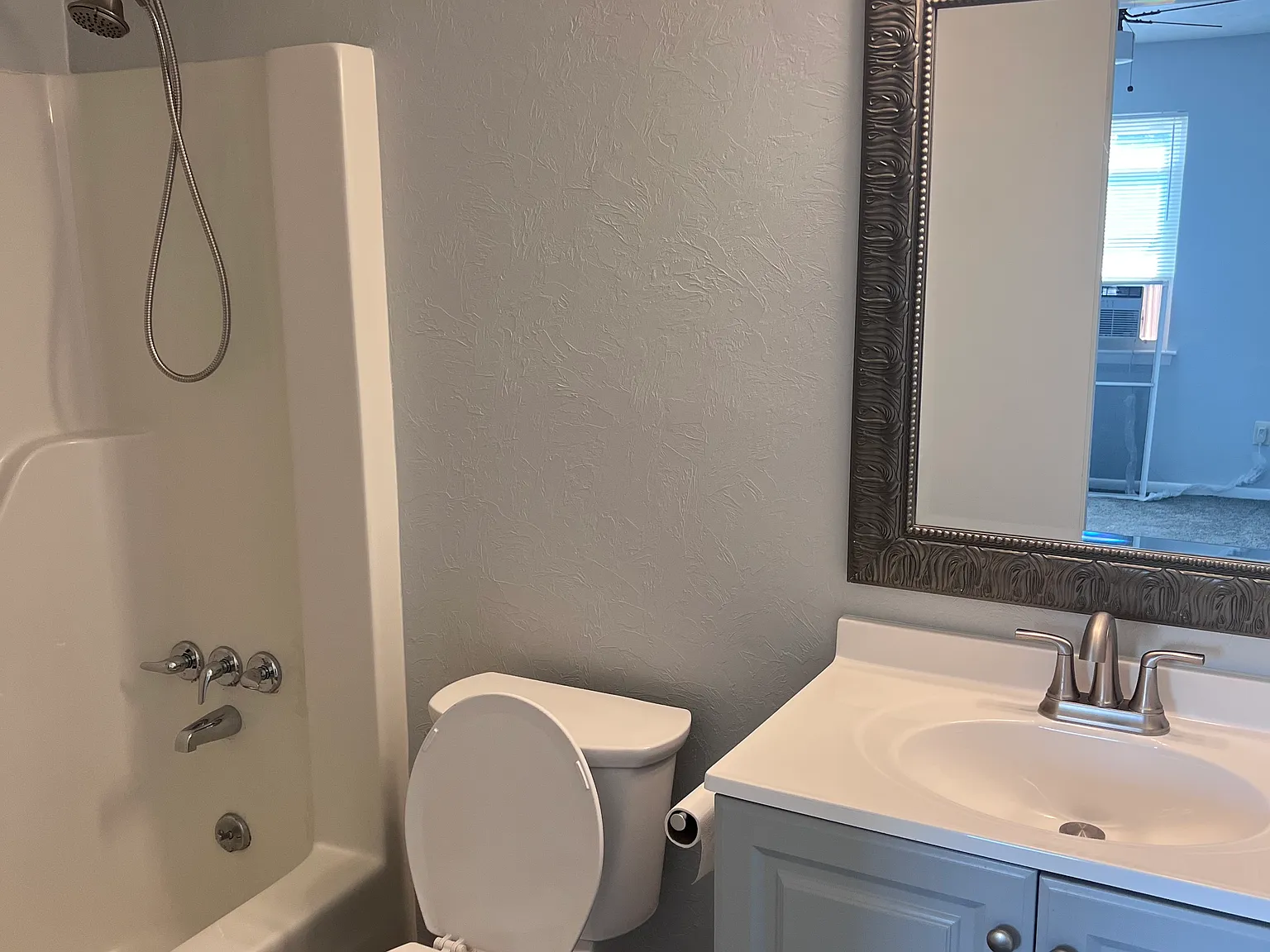 3 bed, 1.5 bath, 1358 sqft, $1,950 — Photo 3