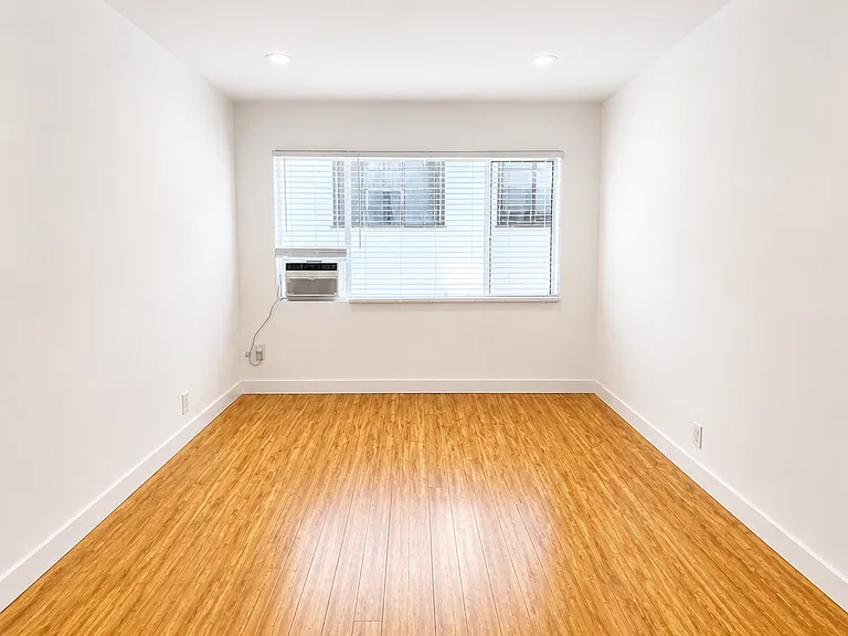 1400 N Gardner St #19 — Photo 5