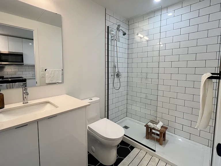 377 Winona Ave — Photo 32