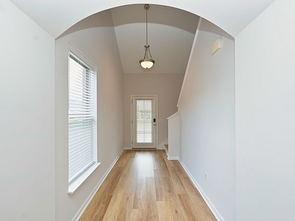 4th image of 127 England Pl