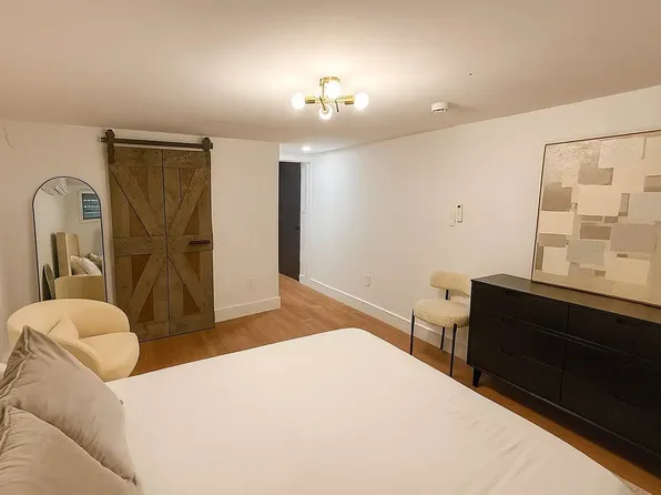 1853 Cornelia Street image 6 of 11