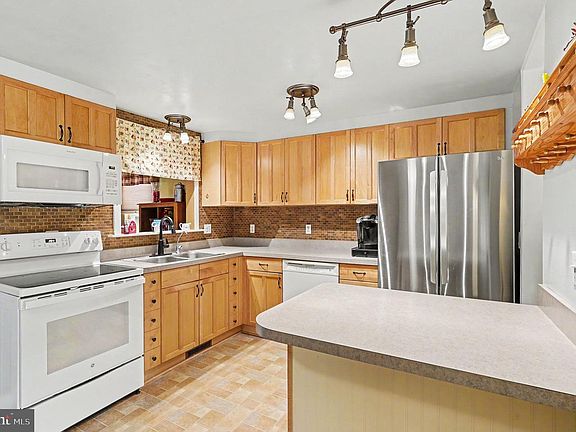 5th image of 86 Tulip Dr