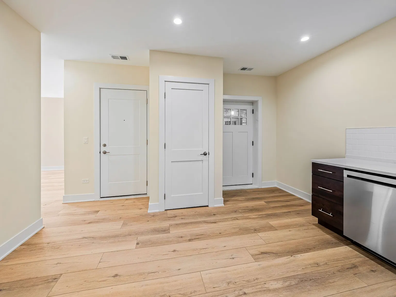 1248-1252 W Addison St - 1250 1B — Photo 4