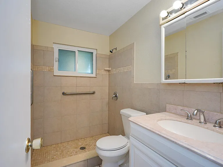 2716 SW 46th St #2 — Photo 12