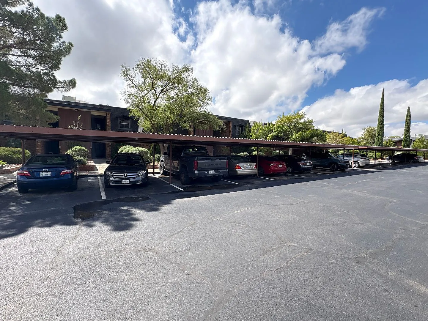 Great Mountain Views, Swimming Pool And More — Photo 4