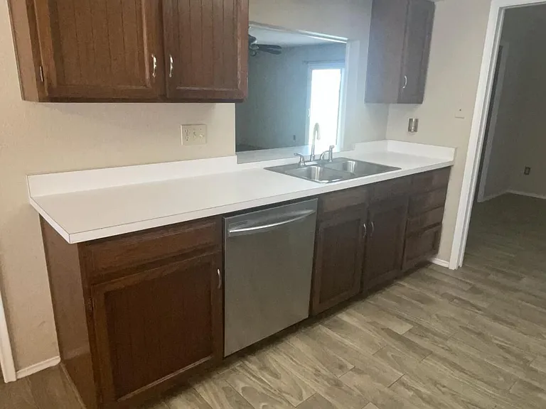 3468 E Hearn Rd — Photo 4