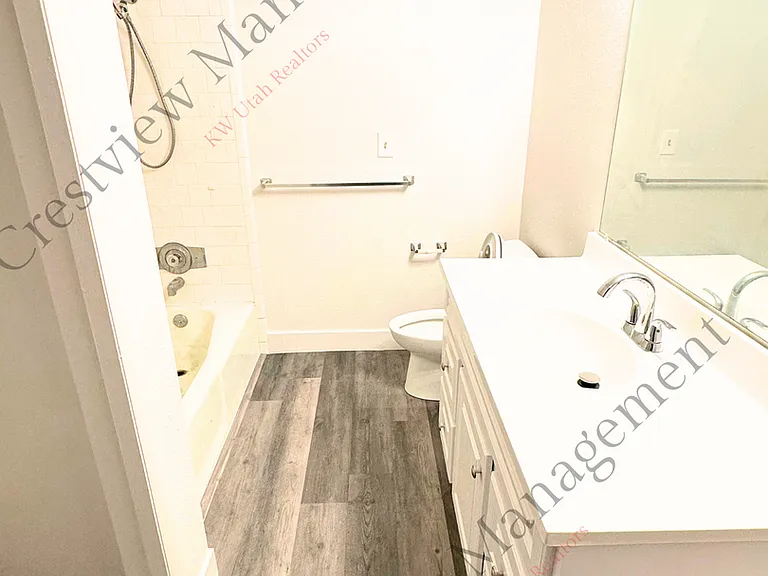 1214 Riverdale — Photo 9