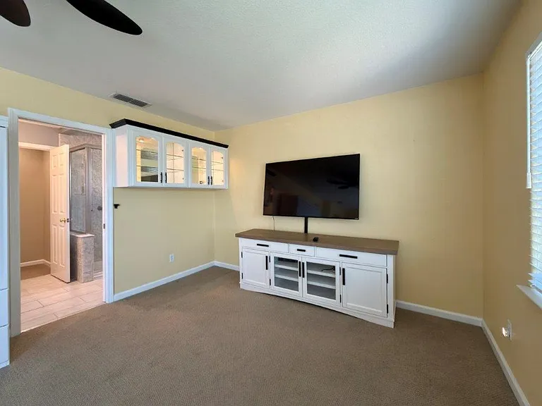 94 S Newport Dr — Photo 35